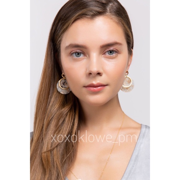 Marble Resin Gold Circle Earrings - Picture 3 of 3